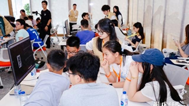 10-14岁少年走进游戏公司，学习“游戏是怎样炼成的”